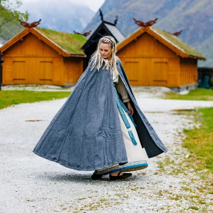 Leonardo Carbone Embroidered Cloak Damia With Fibula, Grey 3 Leonardo Carbone Embroidered Cloak Damia With Fibula, Grey