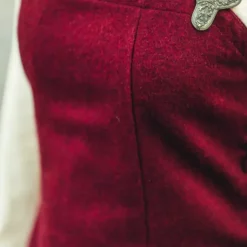 Leonardo Carbone Wool Hangeroc Frigg, Red -Viking Clothing Shop wool hangeroc frigg red 4