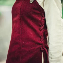 Leonardo Carbone Wool Hangeroc Frigg, Red -Viking Clothing Shop wool hangeroc frigg red 5